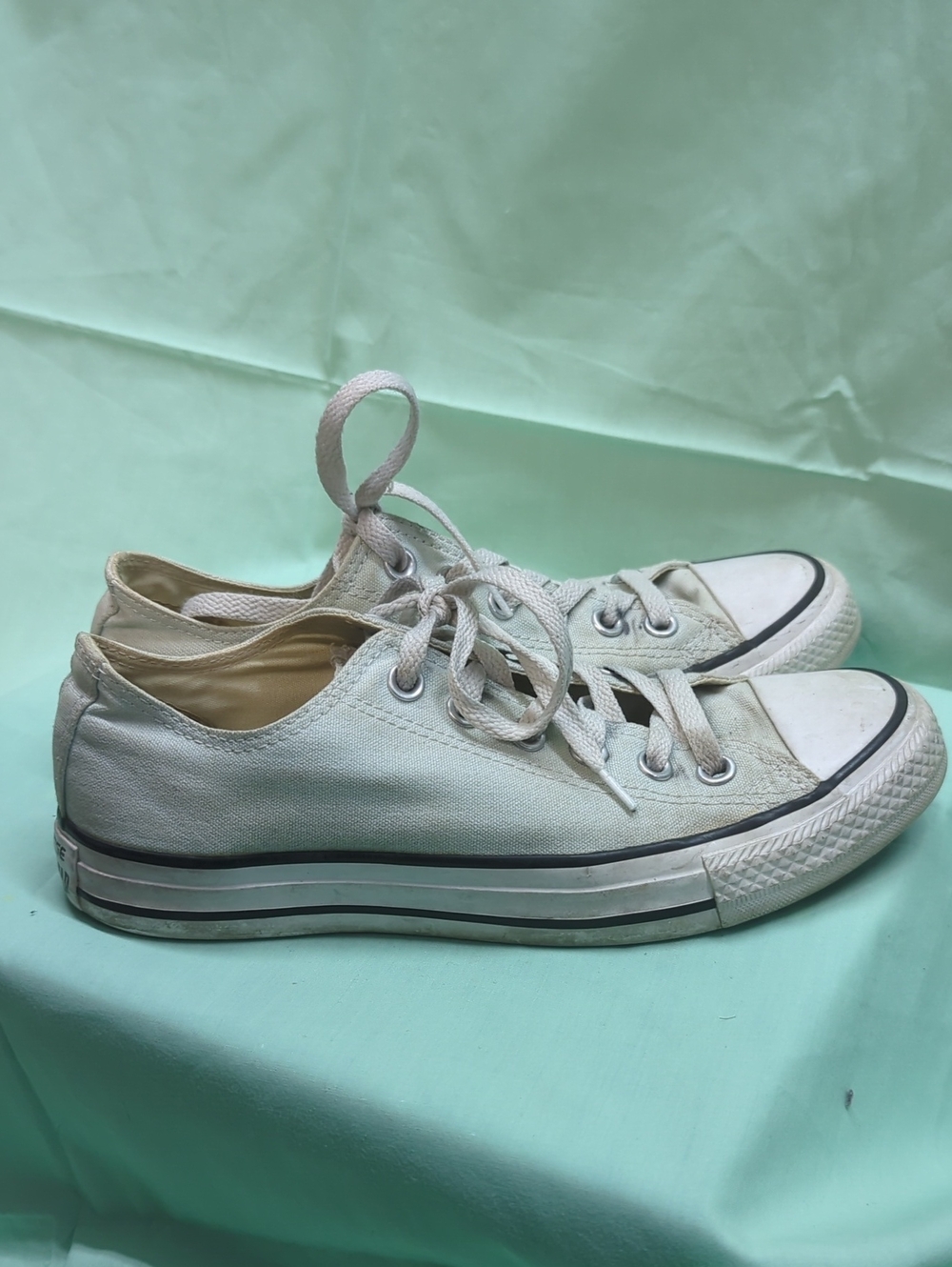Classic Low-Top Canvas Sneakers in Light Green - Picture 3 of 8
